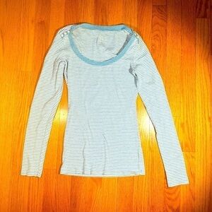 Express Striped ScoopNeck Long sleeve T-shirt
A super soft cotton modal blend​